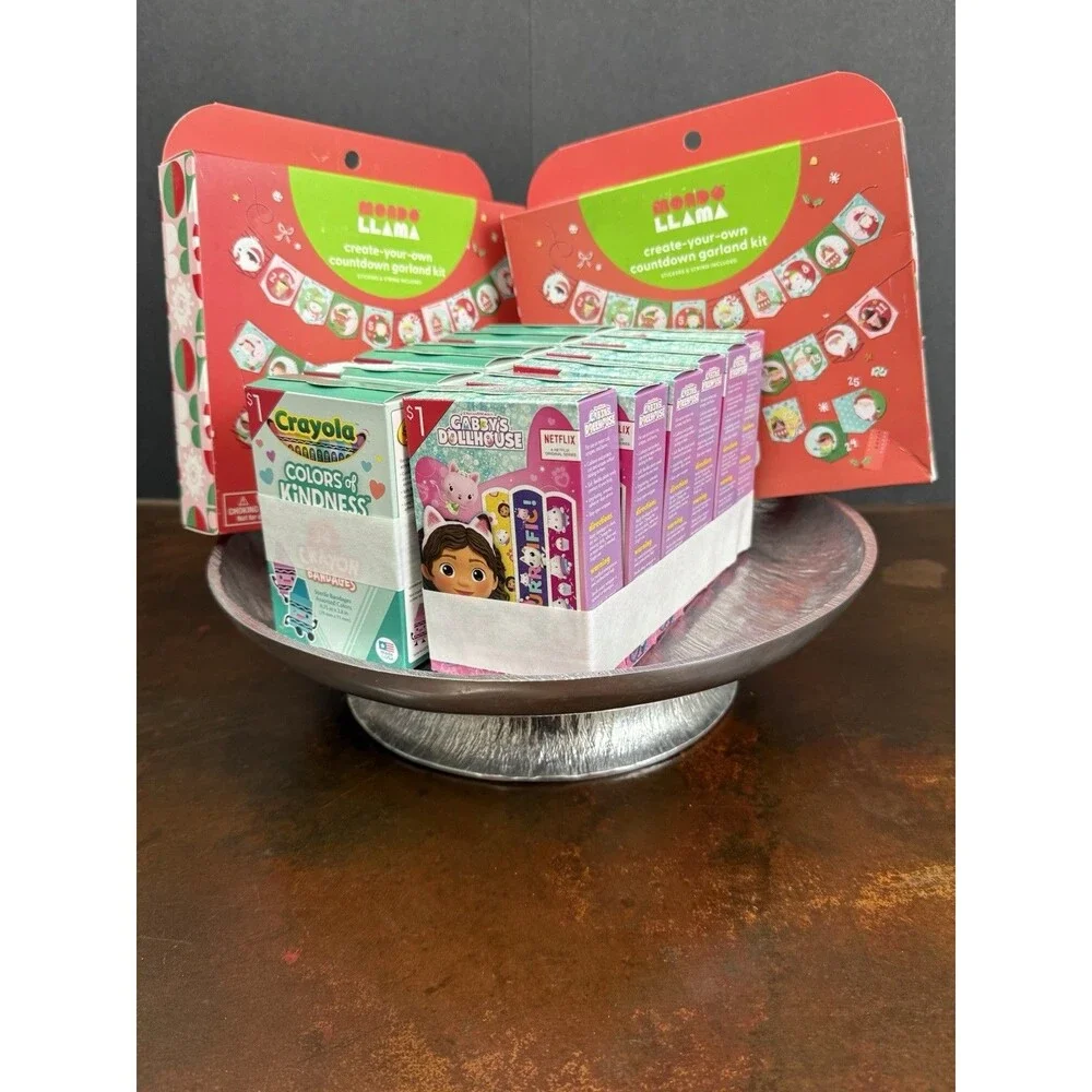 2 Mondo Llama Create-Your-Own Christmas Countdown Garland Kit &12 pk of Band-Aid - Picture 8 of 12